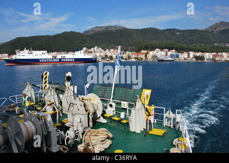 Verlassen den Hafen von Igoumenitsa mit der griechischen Fähre nach Korfu (Kerkyra) gebunden Stockfoto