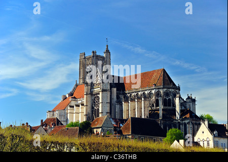 Die Kathedrale von Saint-Etienne in Auxerre. Platz für Text in den Himmel. Stockfoto