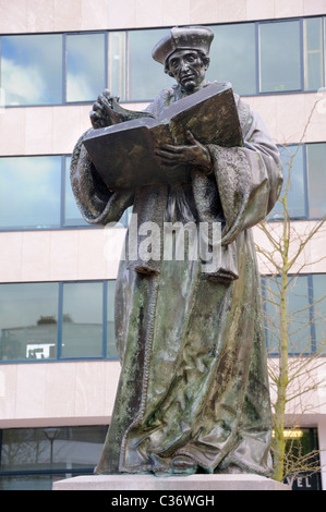 Rotterdam, Niederlande. Statue: Erasmus (1622 - Hendrik de Keyser) in Grote Kerkplein Stockfoto