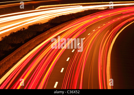 Lichtspuren auf deutschen Autobahn A 14 Stockfoto