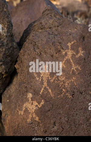 Uralten Puebloan Petroglyphen in Rinconada Canyon im Petroglyph National Monument, Albuquerque, New Mexico, USA. Stockfoto