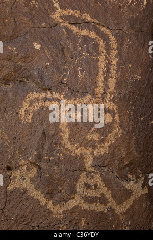 Rio Grande Stil Menschenfigur Petroglyphen in den Boca Negra Canyon im Petroglyph National Monument, Albuquerque, New Mexico, USA. Stockfoto