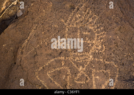 Uralten Puebloan Petroglyph in Rinconada Canyon im Petroglyph National Monument, Albuquerque, New Mexico, USA. Stockfoto