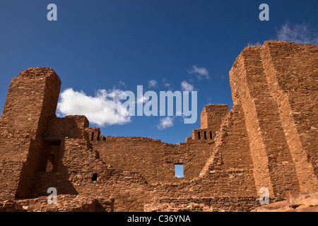 Die spanischen kolonialen Kirche am Quarai, Salinas Pueblo Missionen National Monument, New Mexico, USA. Stockfoto