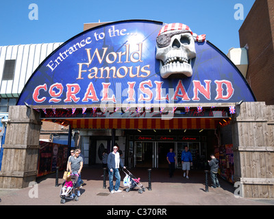 Außenseite des Coral Island eine beliebte Spielhalle neue Bonny Street Blackpool Lancashire UK Stockfoto