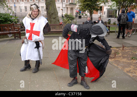 Demonstranten am Soho Square in London, 29.04.2011.  Foto © John Robertson, 2011. Stockfoto