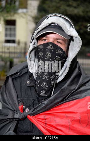 "Anarchista" in Soho Square, London, 29.04.2011.  Foto © John Robertson, 2011. Stockfoto