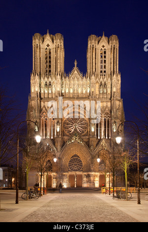 Europa, Frankreich, Marne (51), Notre-Dame de Reims in der Nacht, von der UNESCO als Welterbe gelistet Stockfoto