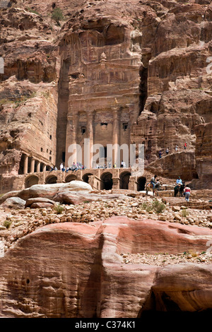 DIE URNE GRAB IN DER ROSE ROT STADT PETRA. Jordanien Stockfoto