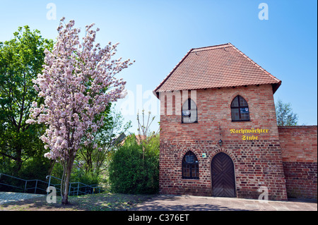 Der Nachtwächter Zimmer in Trutzer, Reste der Stadtmauer in Lübben, Spreewald, Niederlausitz, Land Brandenburg, Deutschland Stockfoto