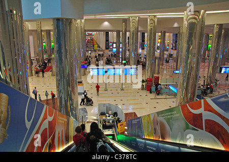 Ankunftshalle, Emirates Terminal 3, Flughafen Dubai, Al Garhoud, Dubai, Vereinigte Arabische Emirate Stockfoto