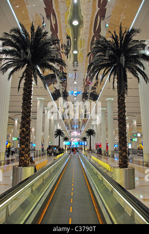 Ankunftshalle, Emirates Terminal 3, Flughafen Dubai, Al Garhoud, Dubai, Vereinigte Arabische Emirate Stockfoto