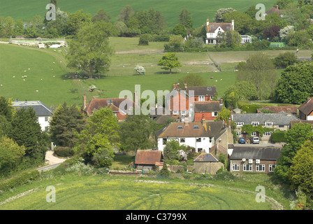 Blick nach Norden über das Dorf Poynings und die umliegende Landschaft von South Downs National Park. Stockfoto