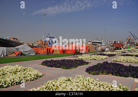 Floral Promenade von Dubai Creek, Deira, Dubai, Vereinigte Arabische Emirate Stockfoto