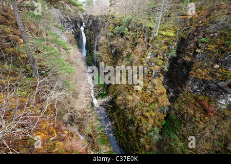 Corrieshalloch-Schlucht und die Wasserfälle Measach, in der Nähe von Ullapool, Ross und Cromarty, Schottland, Großbritannien. Der Droma-Fluss. Stockfoto