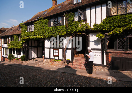 Die Mermaid Inn Mermaid Street Roggen East Sussex England Stockfoto