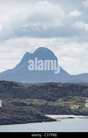 Suilven betrachtet aus, in der Nähe von Achmelvich, Assynt, Sutherland, Highland, Schottland, UK Stockfoto