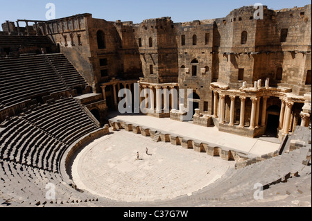 Das römische Theater in Bosra Syrien, das eines der größten und am besten erhaltenen Theater im Mittelmeer ist. Stockfoto