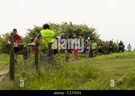 Läufer auf die drei Festungen in West Sussex herausfordern. Stockfoto
