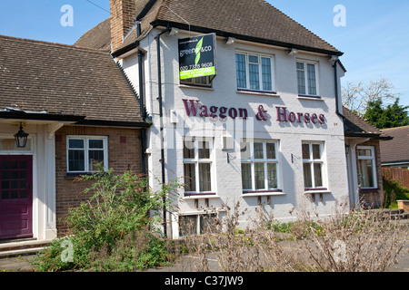 Pub geschlossen aufgrund der Wirtschaftslage Stockfoto