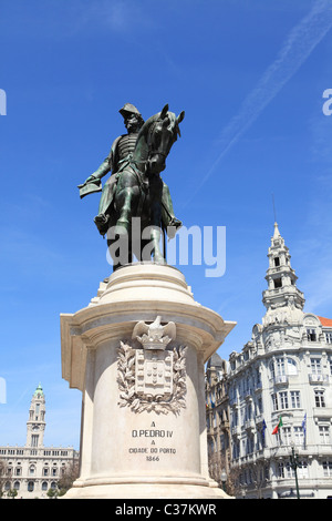 Das Denkmal für König Dom Pedro IV (1798 bis 1834) am Praca da Liberdade (Freiheitsplatz) in Porto, Portugal. Stockfoto