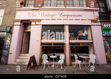 Die Vintage Emporium auf Bacon Street, Brick Lane, London. Foto: Jeff Gilbert Stockfoto