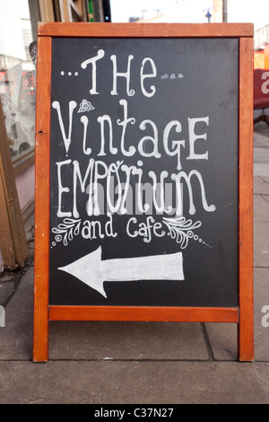 Die Vintage Emporium auf Bacon Street, Brick Lane, London. Foto: Jeff Gilbert Stockfoto