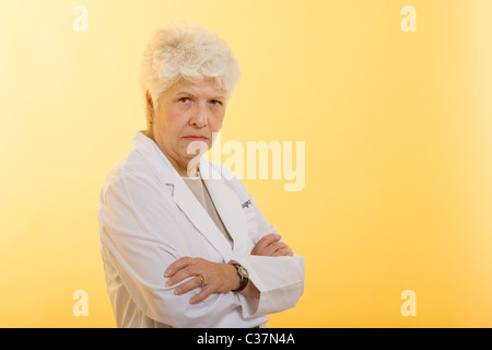 Porträt von erfahrenen Ärztin Stockfoto