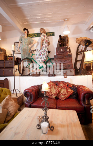 Die Vintage Emporium auf Bacon Street, Brick Lane, London. Foto: Jeff Gilbert Stockfoto