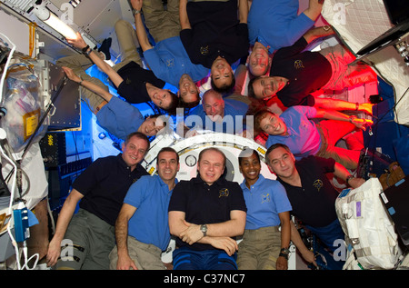 Besatzung von STS-131 und in der internationalen Raumstation ISS-Expedition 23 Stockfoto