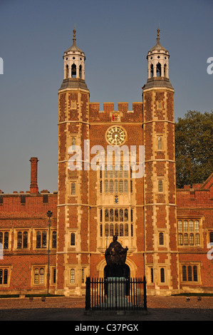 Lupton der Turm bei Sonnenuntergang, Schulhof, Eton College in Eton, Berkshire, England, Vereinigtes Königreich Stockfoto