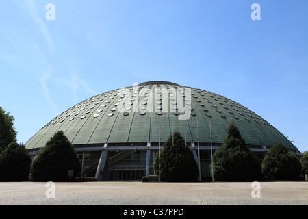 Die Kuppel des Rosa Mota Pavillon (Pavilhao Rosa Mota) innerhalb der Crystal Palace Gardens in Porto, Portugal. Stockfoto