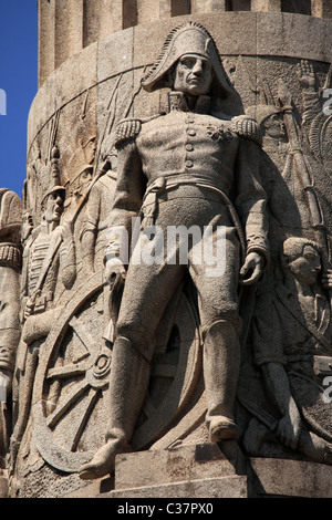 Bas Relief Detail, zeigt ein Offizier von dem Denkmal für die Helden des Unabhängigkeitskrieges in Porto, Portugal. Stockfoto