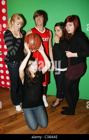 Zac Efron Wachsfigur bei Madame Tussauds in Times Square New Yoerk City, USA - 02.04.09 enthüllt Ray Filmano / Stockfoto