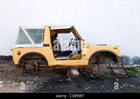 verlassene Wrack Auto rostig Stockfoto