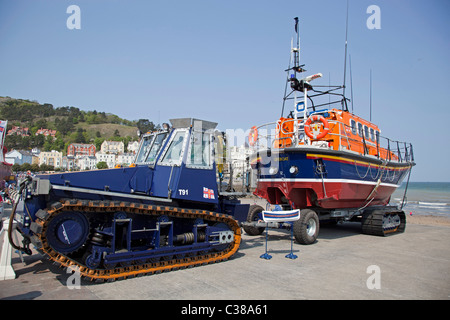 Llandudno Rettungsboot namens Andy Pearce mit Traktor. Clwyd Nordwales Stockfoto