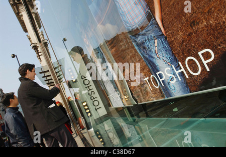 Der Topshop Flagship-Store auf der Oxford Street. Bestandteil der Gruppe "Arcadia" Stockfoto