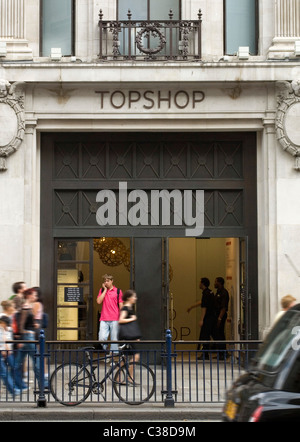 Topman-Ladenzeile auf der Oxford Street. Bestandteil der Arcadia Group. Stockfoto