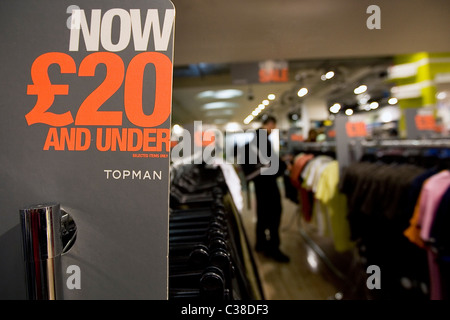 Innenraum eines Topman-Store. Bestandteil der Arcadia Group. Stockfoto