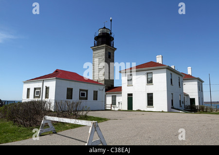 Beavertail Leuchtturm an einem klaren Tag. Jamestown, Rhode Island, USA. Stockfoto