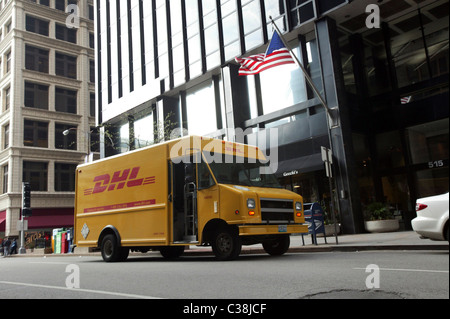 Ein DHL-Lieferwagen. Stockfoto