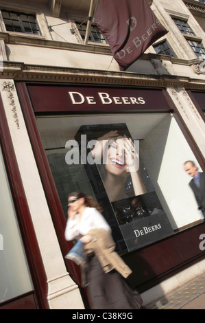 Außen ein Juweliergeschäft De Beers in Lonodn. Stockfoto