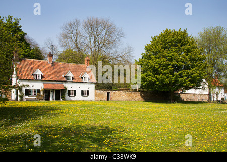 Hübsches Ferienhaus auf das Dorf grüne Bischof Burton Osten Reiten von Yorkshire England Stockfoto