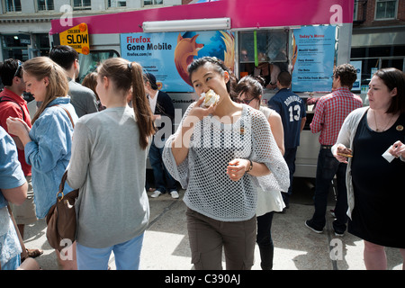 Der Coolhaus Eiswagen verschenkt gratis-Eis in Soho in New York belegte Brötchen Stockfoto