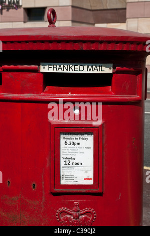 Frankierte Post, Royal Mail-Box, London, UK Stockfoto