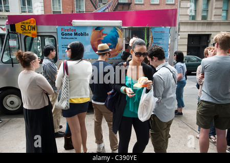 Der Coolhaus Eiswagen verschenkt gratis-Eis in Soho in New York belegte Brötchen Stockfoto