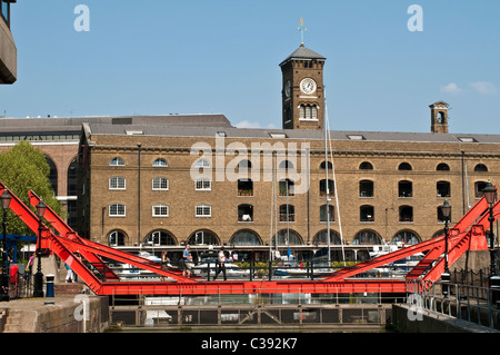 Clock Tower-Gebäude, St. Katherine Docks, London, UK Stockfoto