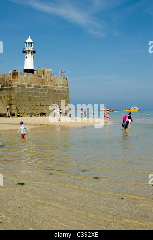 St. Ives Hafenstrand und Smeatons Pier bei Ebbe. Stockfoto