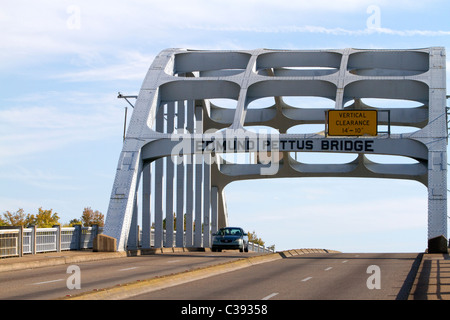 Edmund Pettus Bridge führt U.S. Highway 80 über den Alabama River in Selma, Alabama, USA. Stockfoto