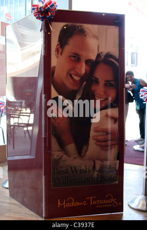 WILLIAM KAYE KÖNIGLICHE HOCHZEIT UNTERZEICHNET KARTE WILLIAM UND KATE ROYAL HOCHZEIT ALLGEMEINE ANSICHTEN AUS HOLLYWOOD LOS ANGELES USA LOS ANGELE Stockfoto